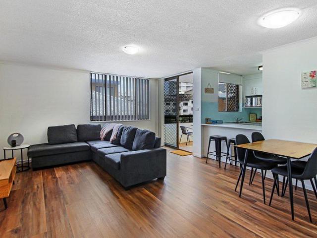 COASTAL LIVING JUST STEPS FROM HAPPY VALLEY BEACH
