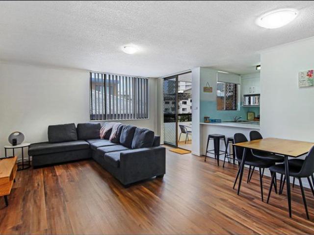 COASTAL LIVING JUST STEPS FROM HAPPY VALLEY BEACH