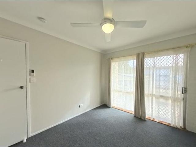 Coastal Living Just 100m from the Beach