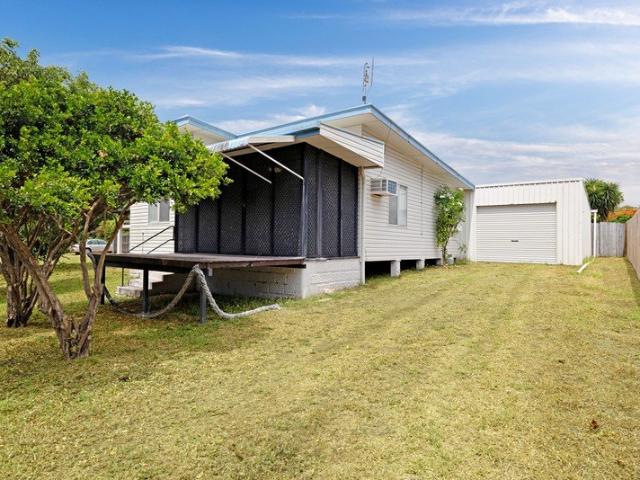 Coastal Living Just 200m from the Beach
