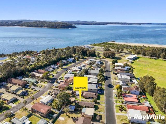 Coastal Living Just 300m from the Beach
