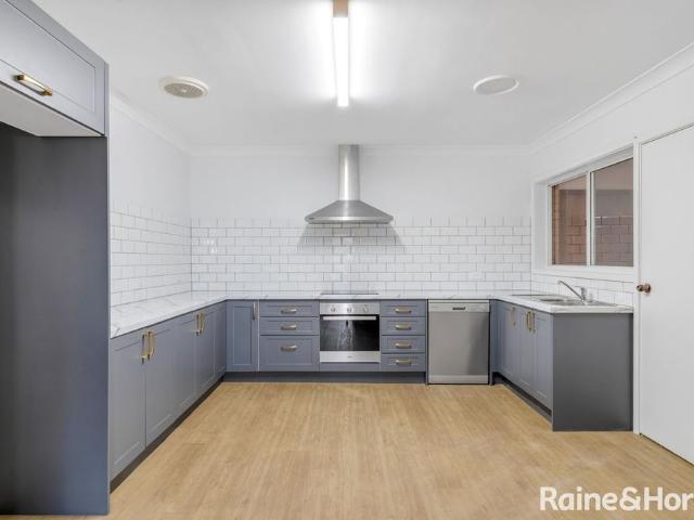 Coastal Living Just 400m from the Beach
