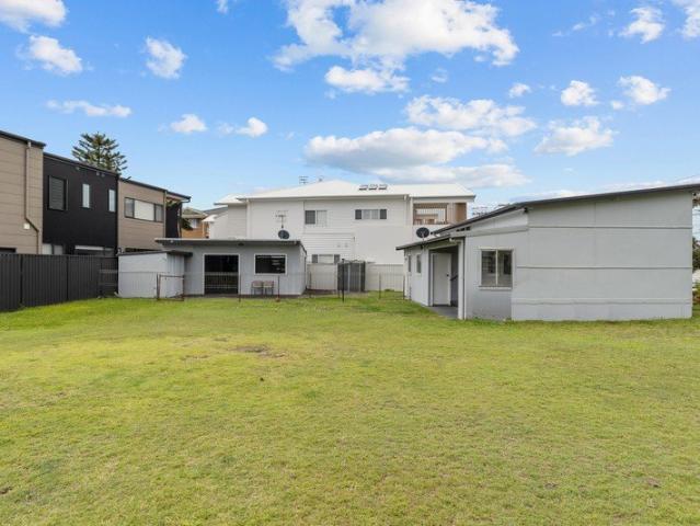 Coastal Living LEASE ALL or JUST MAIN HOUSE ENQUIRE NOW