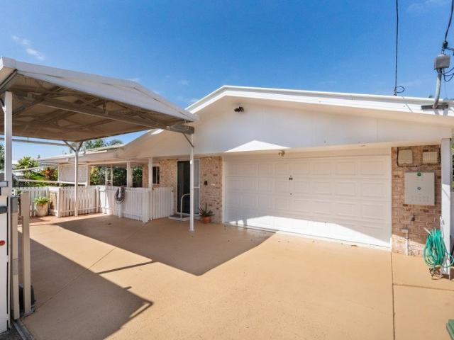 COASTAL LIVING MADE EASY LOWSET BRICK HOME!