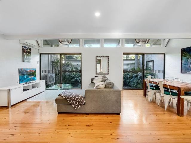 Coastal Living Meets Convenience Walk to Cafes, Beach & Town