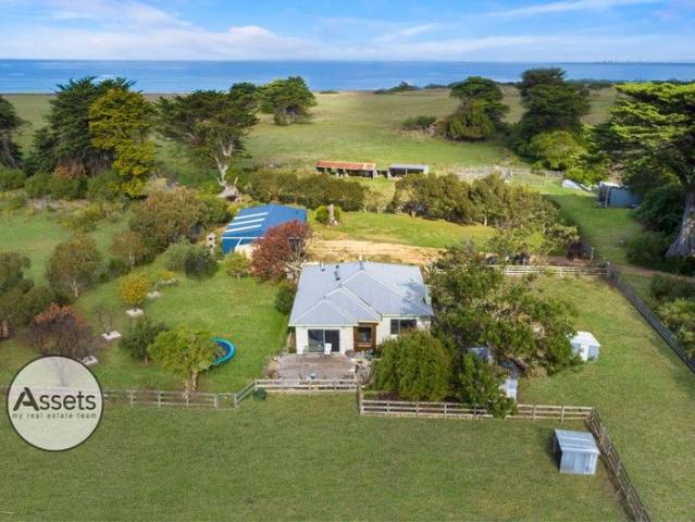 Coastal Living Meets Country Comfort