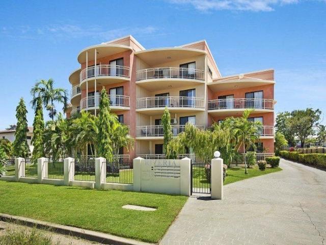 Coastal Living Meets Iconic Castle Hill Views
