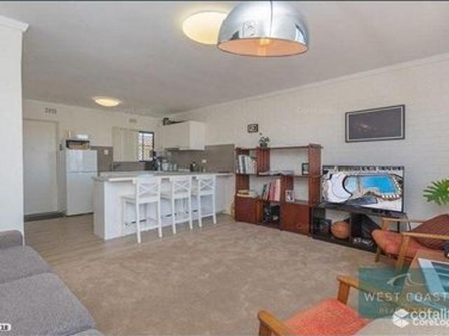 Coastal living near great entertainment precinct