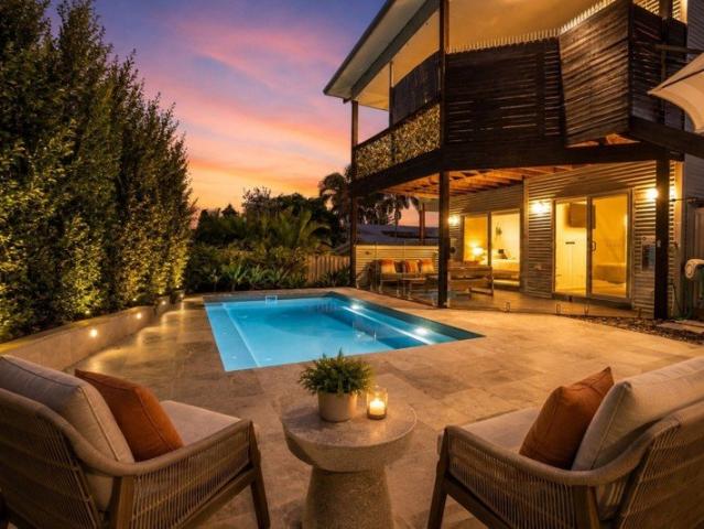 COASTAL LIVING, OCEAN VIEWS & RESORT STYLE ENTERTAINING AT DIAMOND BEACH