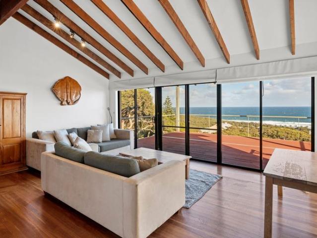 COASTAL LIVING ON YALLINGUP HILL FURNISHED