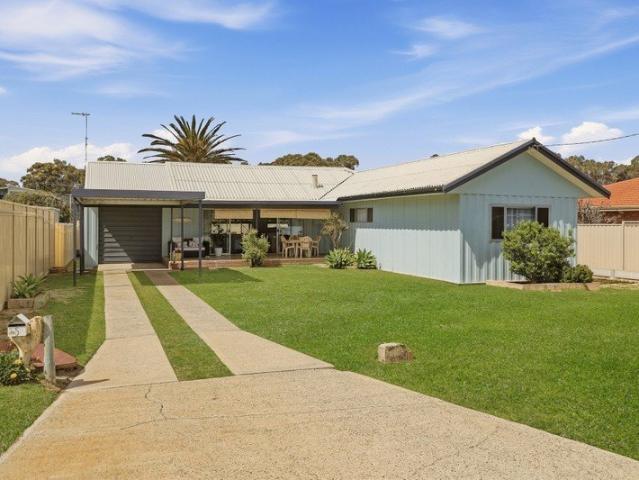 Coastal Living on a Huge 809sqm Block