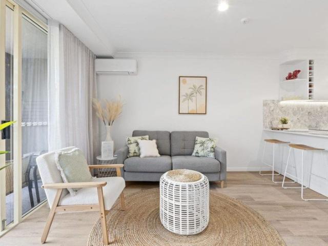 Coastal Living on Paradise Island Renovated One Bedroom Apartment