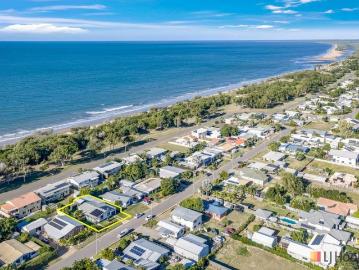 COASTAL LIVING ONE STREET FROM THE OCEAN WITH HUGE ENTERTAINMENT AREA