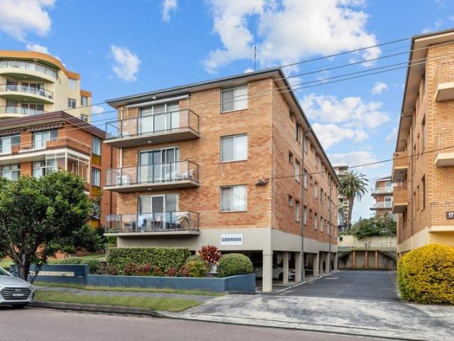 Coastal Living Opposite the Beach 2 Bedroom Unit