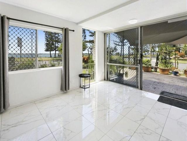Coastal Living Opposite the Broadwater | Prime Location