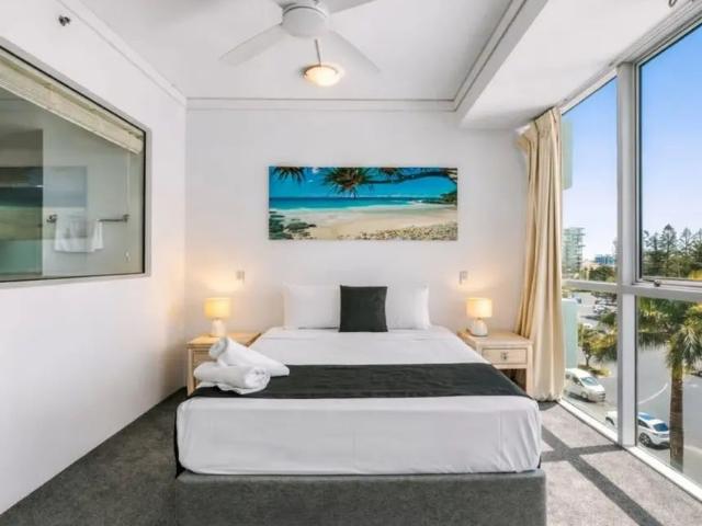 Coastal Living Opposite the Broadwater Renovated Apartment with Water Views