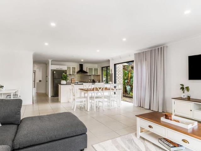 Coastal Living Opposite Paulsen Park Walk to Cabarita Beach