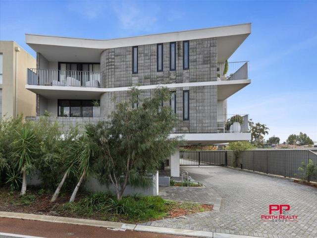 Coastal Living, Prime Location !