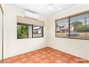 House to rent in Meikleville Hill - Parking