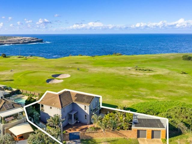 Coastal Paradise With 45.11m Golf Course Frontage, Panoramic Views And A Lush Pool Zone