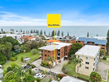 Coastal Privacy with Ocean Views Prime Kings Beach Position