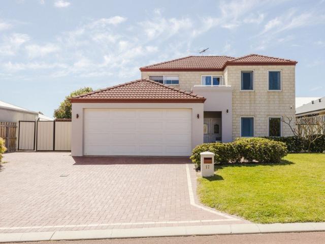 COASTAL QUINNS ROCKS TWO STOREY HOME!
