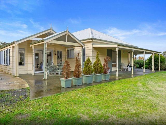 Coastal & Rural Outlooks Peaceful Fish Creek Living