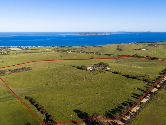 Coastal & Rural Lifestyle combine with Stunning Ocean views
