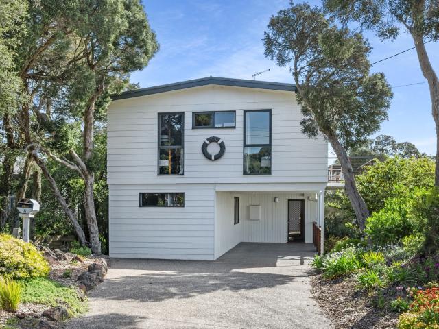 Coastal Rye Retreat – Fully furnished or unfurnished, 12 month lease