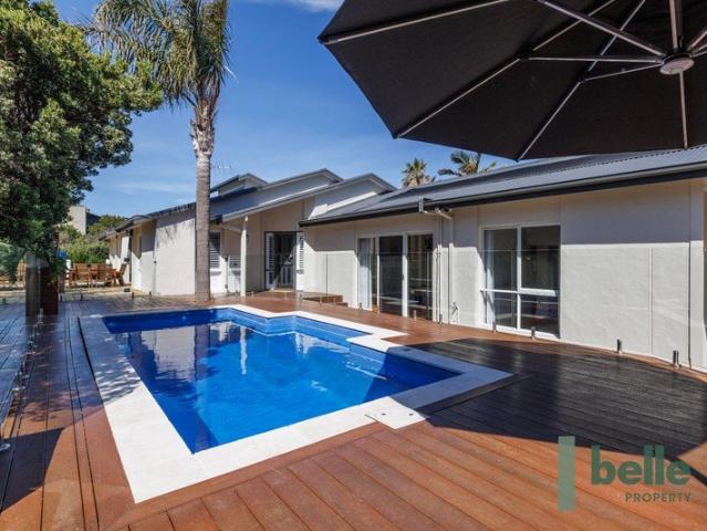 Coastal resort living moments from Avon Beach