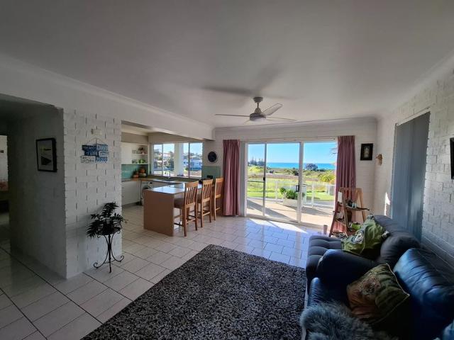 Coastal retreat, overlooking beautiful Carters Beach