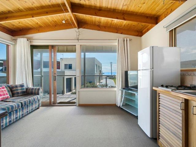 Coastal Retreat by the bay Includes Utilities Usage