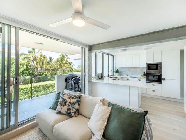 Coastal Retreat furnished or unfurnished ~ 30 Seconds to Sunrise Beach