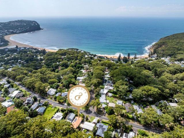 Coastal Retreat with Cottage Charm Just 700m to Macmasters Beach