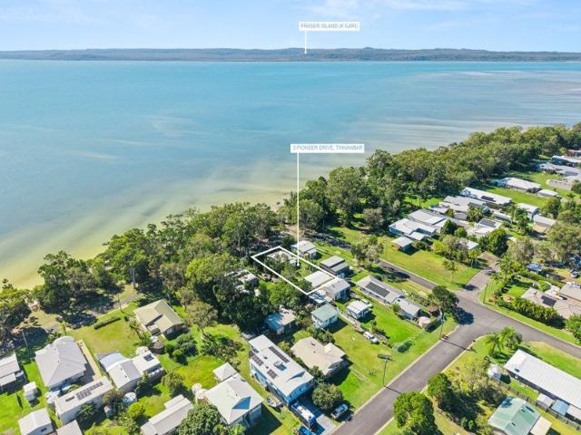 Coastal Retreat with Panoramic Views to K'gari