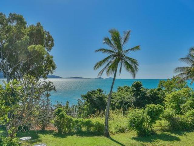 Coastal Studio Living in the Heart of Airlie Beach