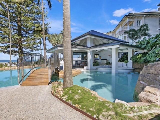 Coastal sophistication at Shoreline, on Queens Beach