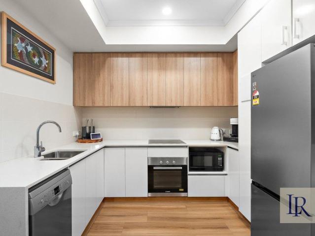 Coastal Sophistication Just Moments from the Foreshore