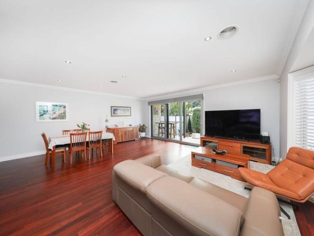 Coastal Sophistication, Space & Style Just Moments from Altona Beach!