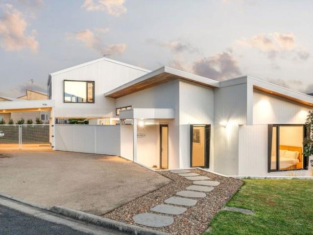 Coastal Sophistication with Custom Design and Construction