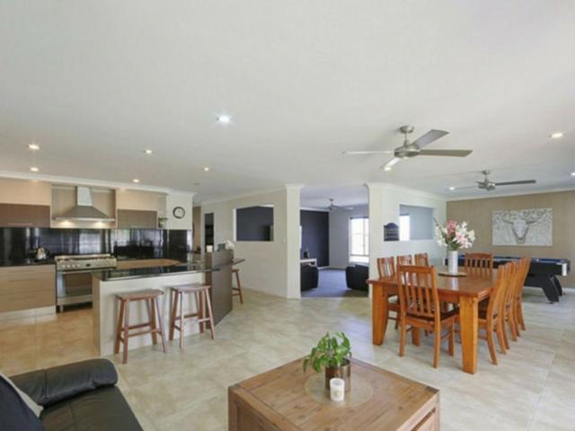 COASTAL SPACE & STYLE IMPRESSIVE 5 BEDROOM HOME IN SOUGHT AFTER INNES PARK