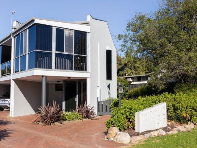 Coastal Two Bedroom Townhouse in Mallacoota