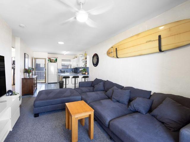 Coastal Two Bedroom Unit in Alexandra Headland