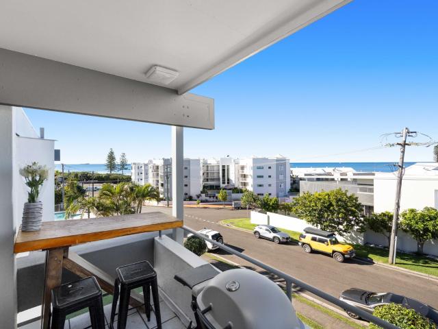 Coastal Two Bedroom Unit in Alexandra Headland