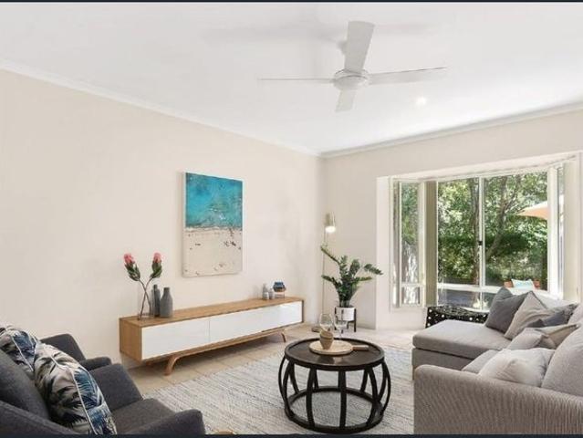 Coastal Townhouse in the Heart of Sunshine Beach