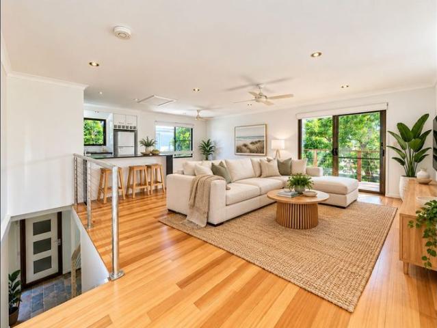 Coastal Townhouse Living – Walk to Sunshine Beach!