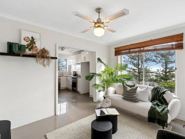 Coastal Unit Living Close to the Beach