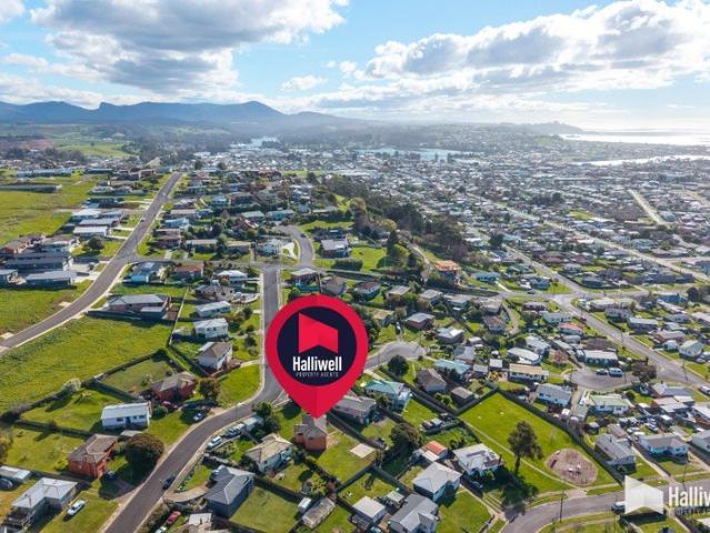 Coastal Views, Comfortable Living & Plenty of Potential