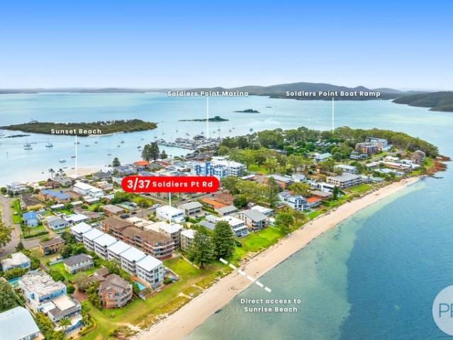 Coastal Waterfront Living with Stunning Bay Views