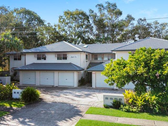 COASTAL WATERFRONT TOWNHOUSE MODERN LIVING IN A PRIME LOCATION
